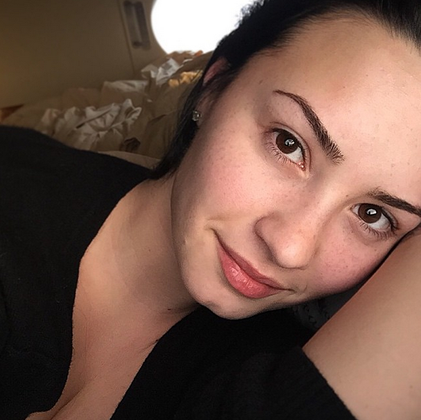 Demi Lovato Propuso Los Lunes Sin Maquillaje En Las Redes Sociales Y