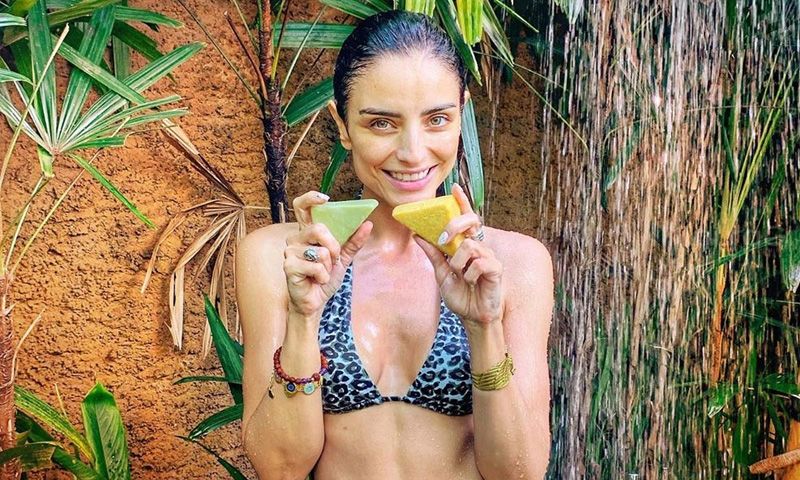 Aislinn Derbez comparte fotografías nunca antes vistas de su cuerpo en bikini durante el