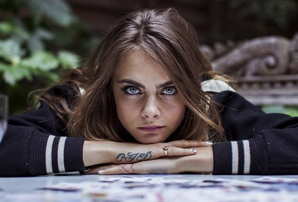 cara delevingne posó completamente desnuda para despedirse del modelaje