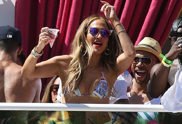 Jennifer Lopez Presume Cuerpazo En Bikini Mientras Baila Merengue Laura G 