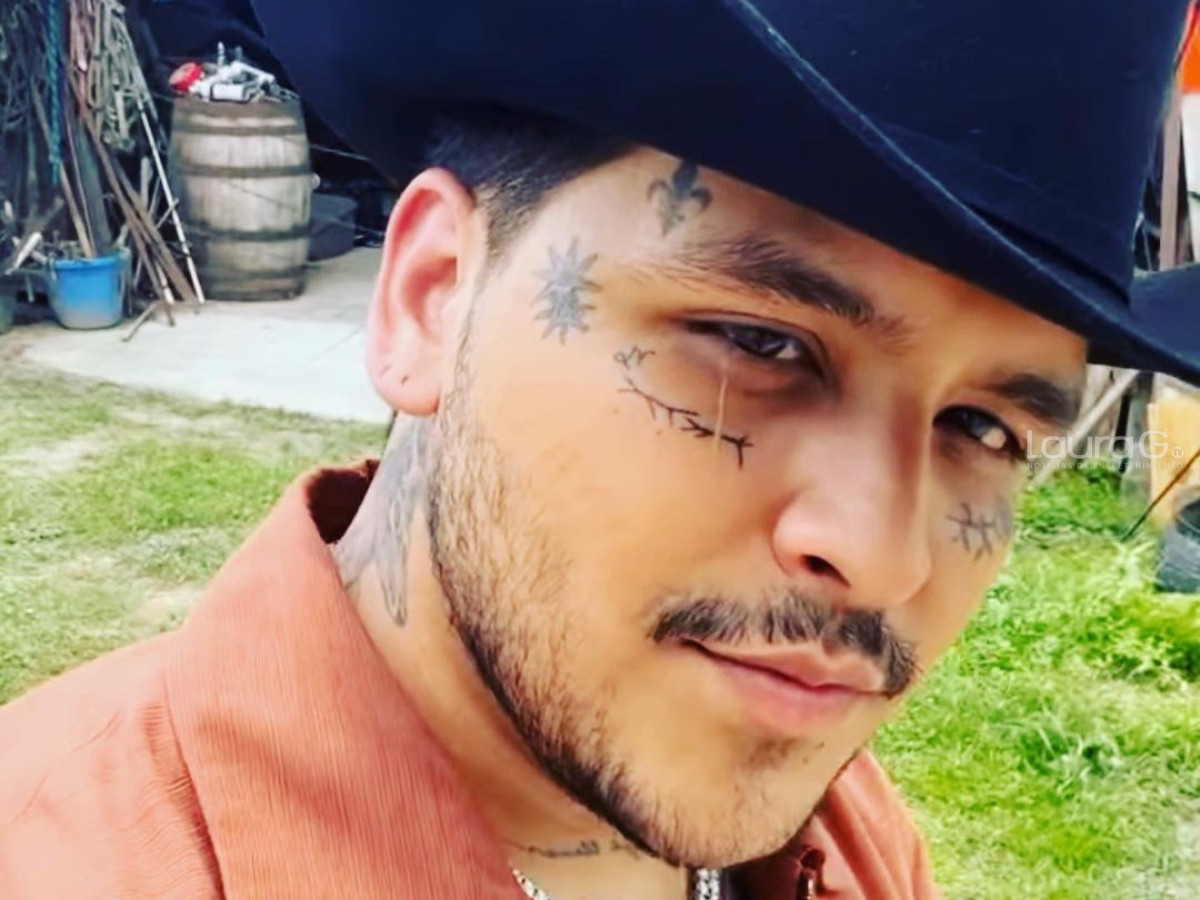 Christian Nodal Se Hace Un Nuevo Tatuaje En La Cara 